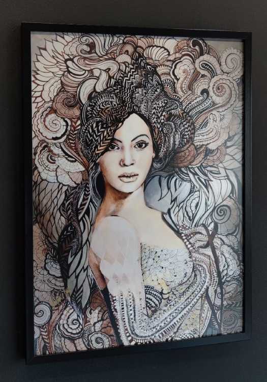 Madame Butterfly Decor, 50x70 cm, rama basic, black wall, left side, antyrefleks.jpg