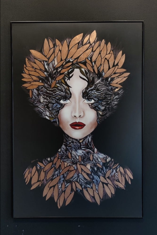 Lady Siostra Szafiro Copper, 80x120 cm, plakat zdobiony, black alu frame, antyrefleks, black wall, v2..jpg