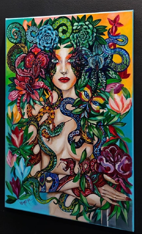 Raj Utracony, Węże 2022, 60x90 cm, akryl na płótnie, Maggie Piu, black wall in the gallery, right side.jpg