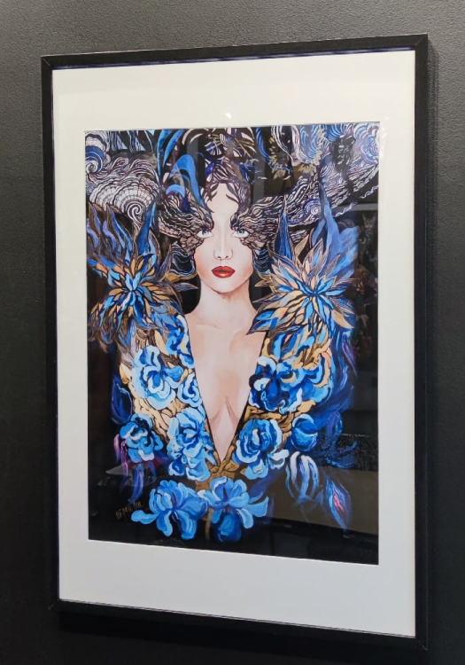 Goldiva Szafiro I, plakat 50x70, białe passe-partout, rama basic 62x92 cm, black wall, right side.jpg