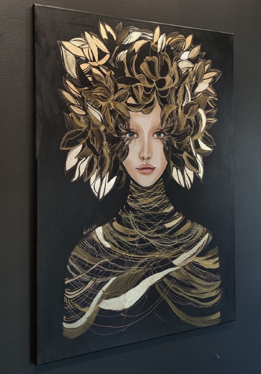 Lady Priama, 70x100 cm, Maggie Piu, black wall in the gallery, left side II.jpg