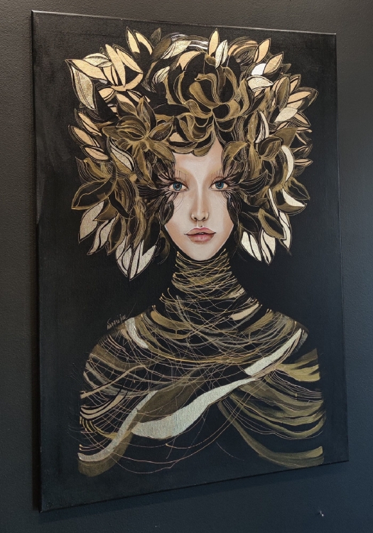 Lady Priama, 70x100 cm, Maggie Piu, black wall in the gallery, left side.jpg