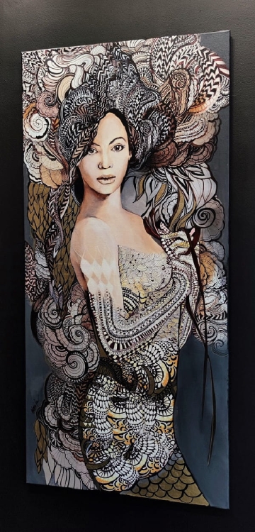 Madame Butterfly B, 70x150 cm, technika mieszana, Maggie Piu, black wall, right side.jpg