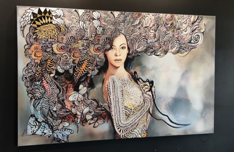 Madame Butterfly, 160x100 cm, technika mieszana, Maggie Piu, black wall, left side.jpg