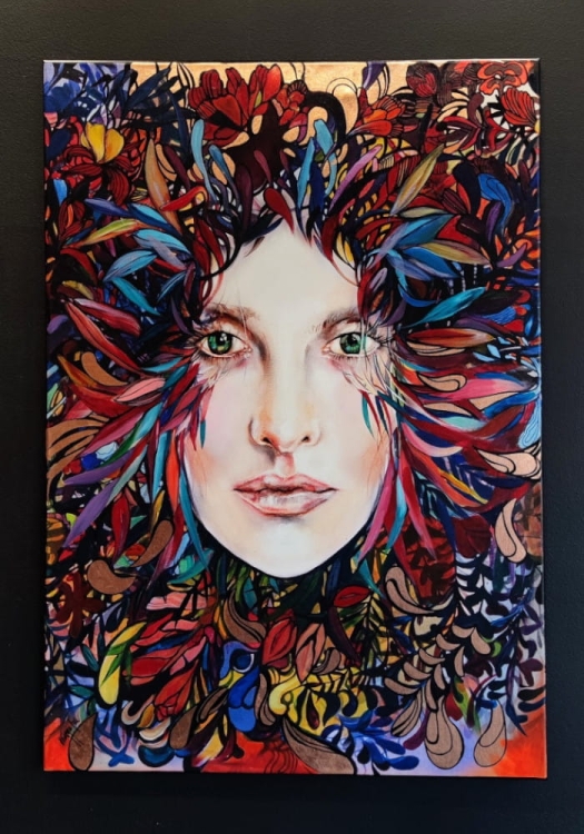 Medusa Orzo Copper, 70x100 cm, technika mieszana, Maggie Piu, black wall.jpg