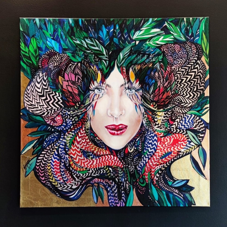 Medusa Złota, 80x80 cm, technika mieszana, Maggie Piu, black wall.jpg
