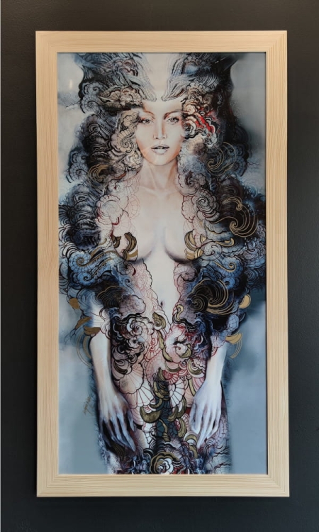 Carmen Freewolna ZDOBIONA 60x120 cm gold, rama drewniana szeroka, black wall.jpg