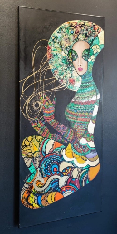 Atropos, obraz Maggie Piu z cyklu Mojry, 60x140 cm, akryl na płótnie, black wall, left side.jpg