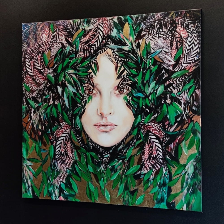 Ririva Gold, 80x80 cm, technika mieszana, Maggie Piu, black wall, right.jpg