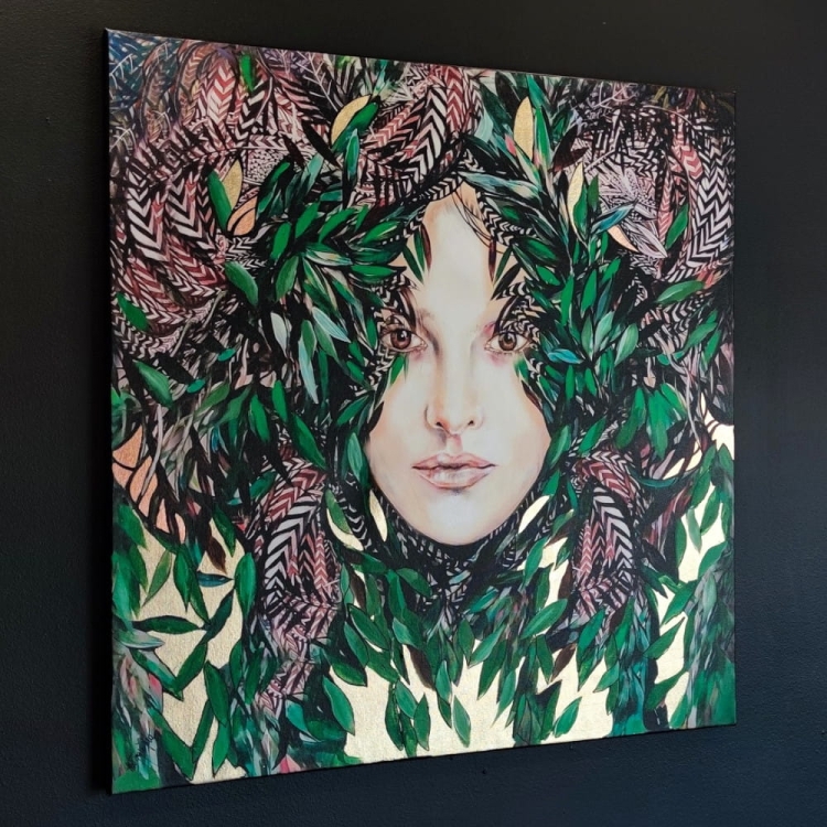 Ririva Gold, 80x80 cm, technika mieszana, Maggie Piu, black wall, left.jpg