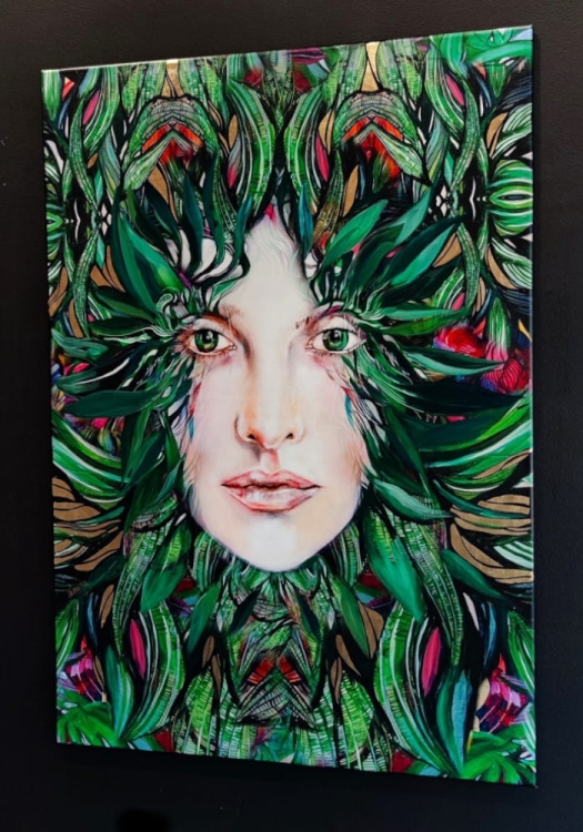 Medusa Freewolna Zielona II, 70x100 cm, technika mieszana, black wall, right.jpg
