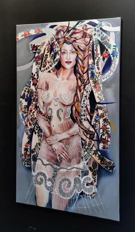 Miodobranie, 70x120 cm, giclee, Maggie Piu, 2022.02, black wall, right side.jpg