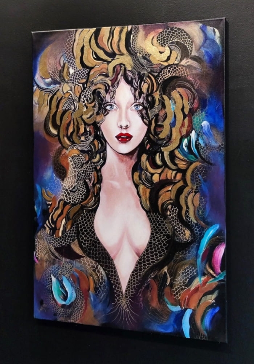 Goldiva Tokage, 60x90 cm, technika mieszana, obraz Maggie Piu, black wall, right side.jpg