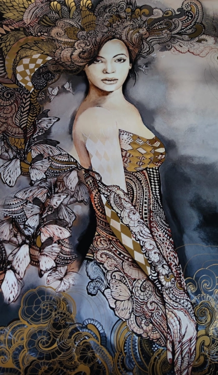 Madame Butterfly Grey ZDOBIONA GOLD 70x100 cm, perspektywa 2, v3.jpg