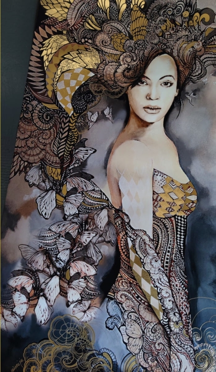 Madame Butterfly Grey ZDOBIONA GOLD 70x100 cm, perspektywa 1, v3.jpg