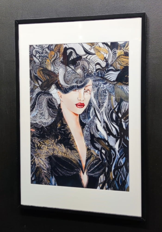 Igły Aleksandra 50x70, rama basic 62x92 cm, black wall, right perspective.jpg