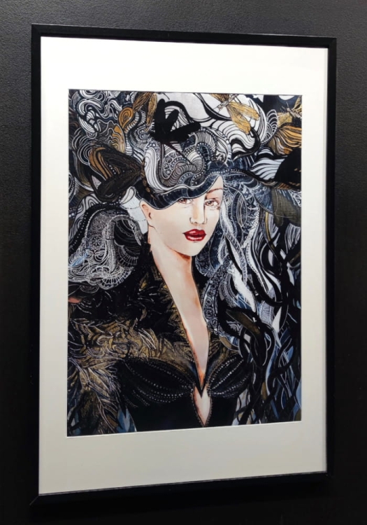 Igły Aleksandra 50x70, rama basic 62x92 cm, black wall, left perspective.jpg