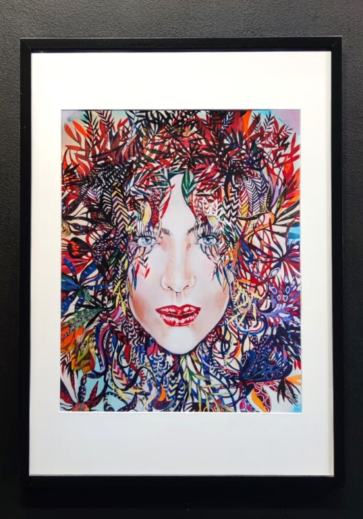 Kolor 2 Medusa 40x50 cm, rama basic 50x70 cm, black wall.jpg