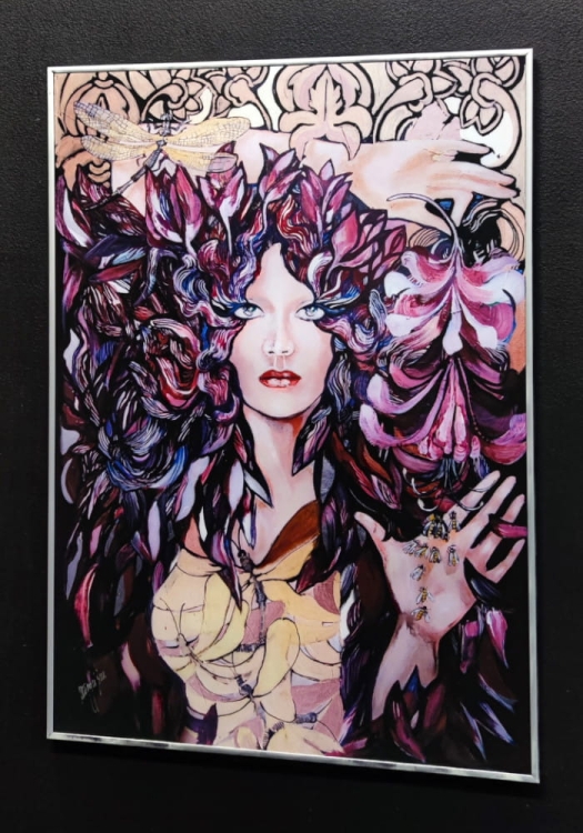 Lady Tonbo, 50x70 cm, silver frame, black wall, right perspective.jpg