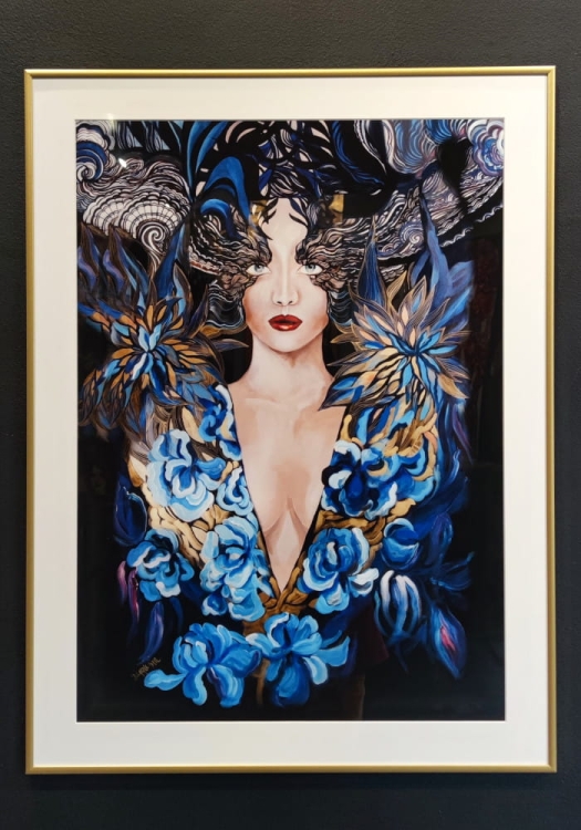 Goldiva Szafiro 50x70, rama alu gold, white passe-partout 60x60 cm, black wall.jpg