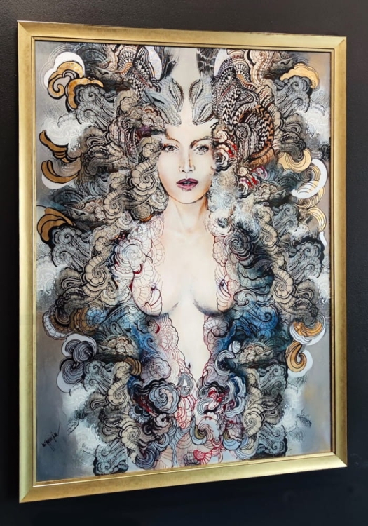 Freewolna Carmen Nova, 80x110 cm, Maggie Piu, technika mieszana, rama złota, perspektywa lewa.jpg