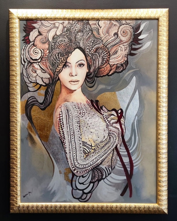 Madame Butterfly Grey 90x120 cm, technika mieszana na płótnie, z ramą drewnianą kol. złoty, Maggie Piu.jpg